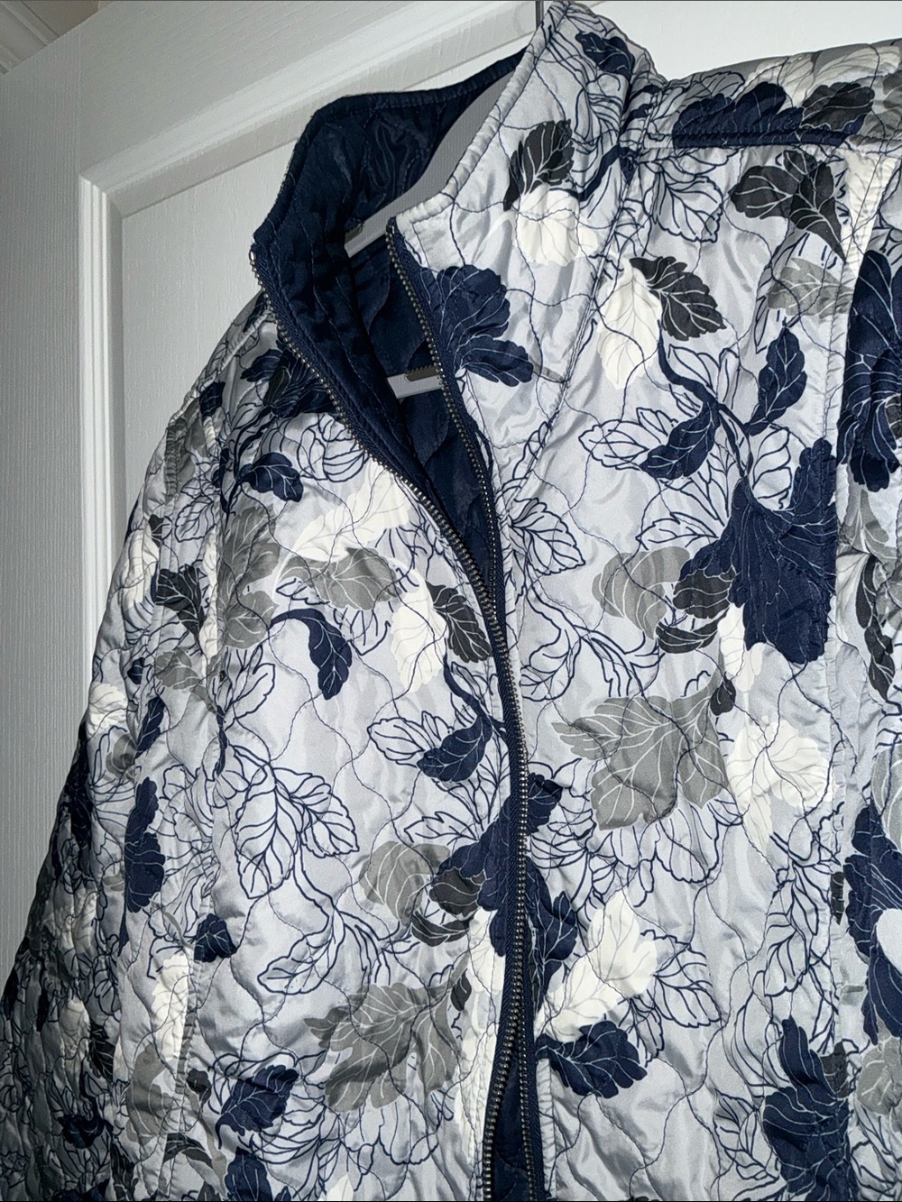 NWOT Chico’s Floral Print Navy Gray Light Puffer Reversible Jacket Sz 3 (XL/16) - Picture 7 of 12